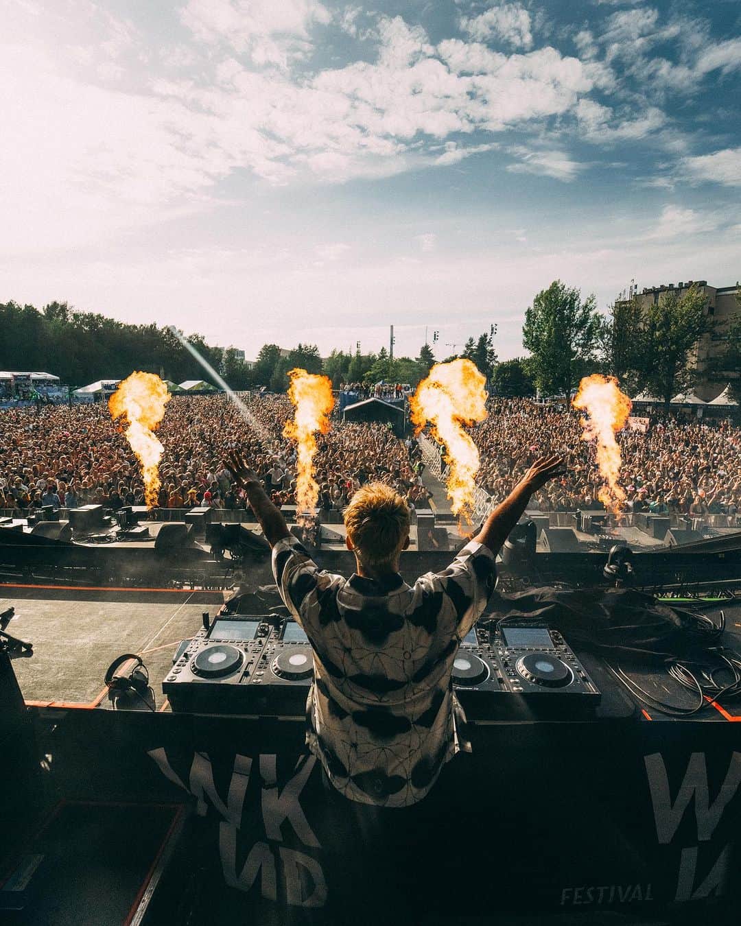 R3habさんのインスタグラム写真 - (R3habInstagram)「THANK YOU FINLAND THIS WAS SPECIAL!! 🇫🇮🔥 @weekendfestival」8月7日 4時21分 - r3hab