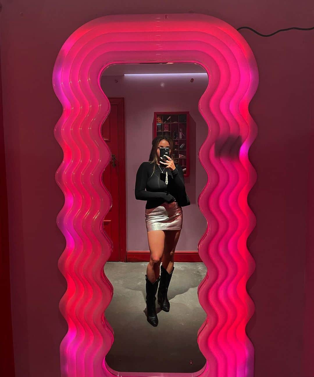 のインスタグラム：「Heavy on the last one 🤭🥸」