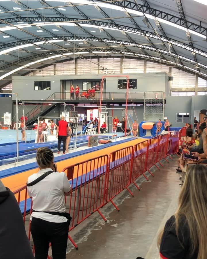 ジャジ・バルボサのインスタグラム：「Campeonato Estadual ❤️🖤 • • • @timeflamengo  @flaginastica  @cdafab」
