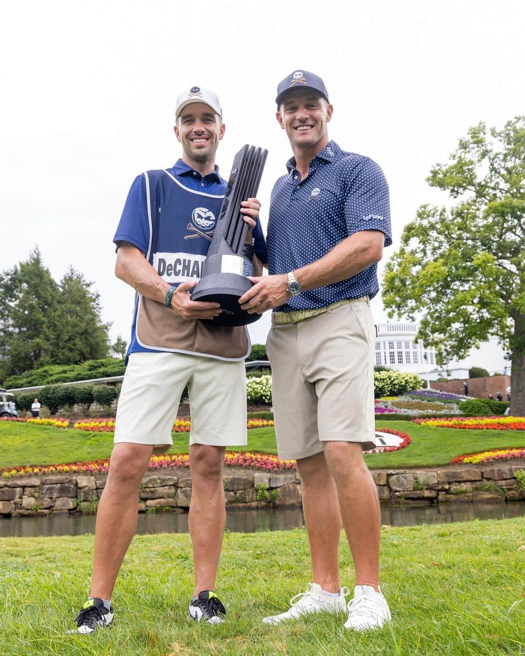 ブライソン・デチャムボーのインスタグラム：「It’s been a long time coming. This is one of the best rounds of golf I have ever played in my life. I can’t thank my team enough @crushers_gc, @bfalkoff7, @conn_6, @hudsonmolthan, @chasemgreen_, @gbo7, @roverturf and everyone else involved. Today may have been history, but this is just the beginning. Let’s keep it going 🔥  #CrushersGC #LIVGolf #Golf」