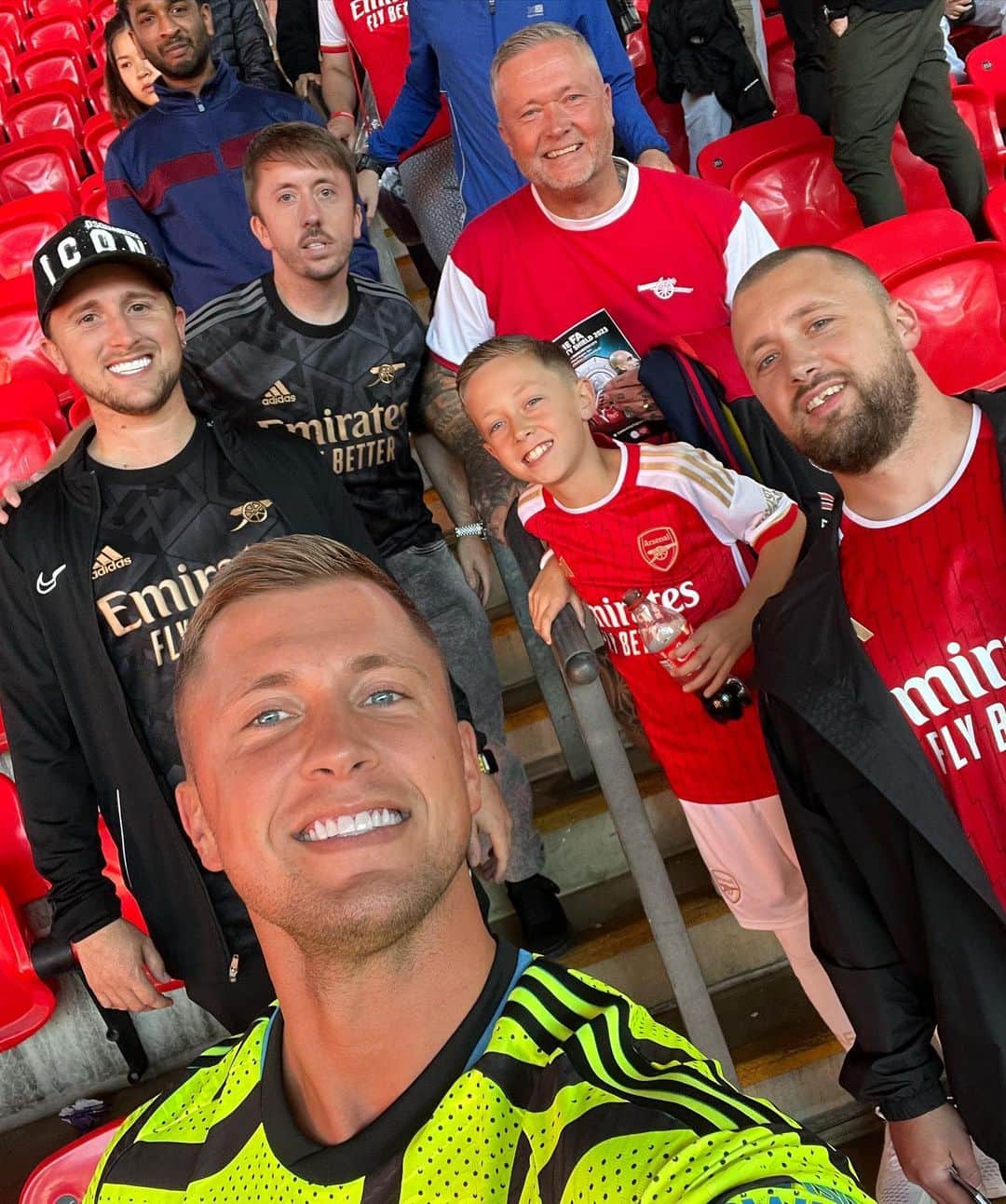 のインスタグラム：「What a day!! ⚽️❤️ I f**king love this team!! @arsenal ❤️ .. the last pictures for the West Ham fans trying to talk s**t about the community shield 😂」