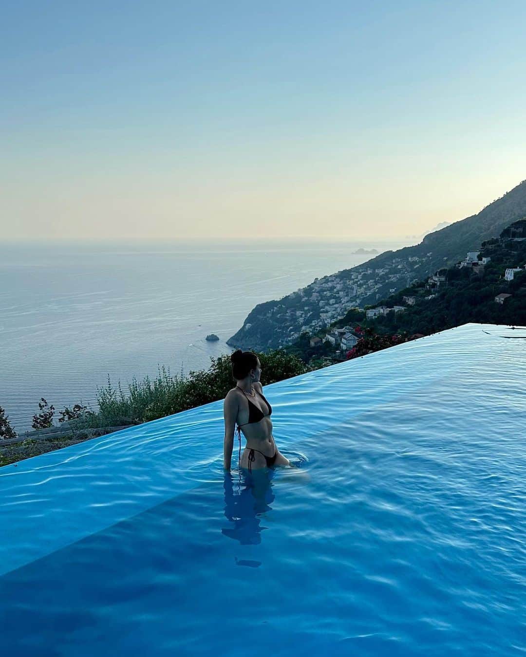 ジェシカ・ジェーン・クレメントのインスタグラム：「Did you even go swimming if you didn’t take this pic?」