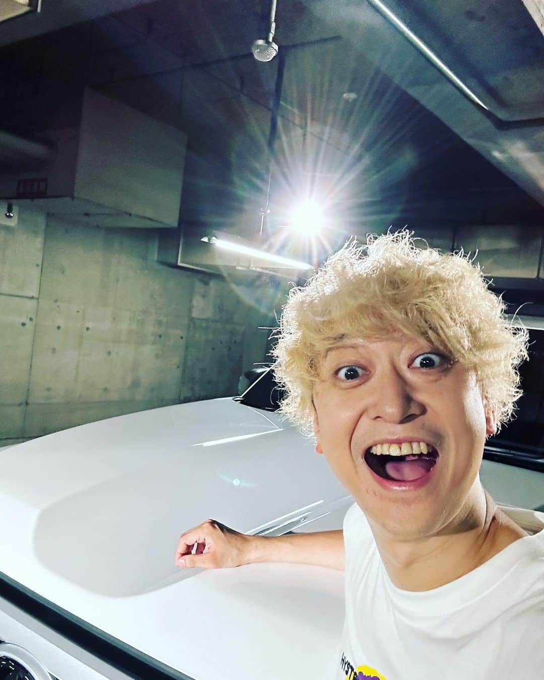 小野武正のインスタグラム：「カーセンサーの紙面にわい氏でてるごん❣️ コンビニでもネットでもゲット出来るので皆様手に取ってみてくださいませ！！ 普段はジムニーJA11乗りのわい氏ですが最新のランクルさんに運転させてもらったのですがこりゃあ！すげええ！ってなりましたごん 車内はとことん快適だし音も良いし視界も良好、見た目の存在感もイケイケでした、、しかし大きい車の運転は慣れてないのでドキドキでしたごお 撮影取材全ておわり愛車ジムニーに乗り込んだ時の安心感も含めて楽しい一日でした❣️  👇詳細 2023.7.20(木)発売 「カーセンサー 9月号」 【連載】私らしいクルマ 小野武正インタビュー掲載  楽天ブックスでも購入可能 books.rakuten.co.jp/event/magazine…  カーセンサー公式YouTubeチャンネルにて撮影時のオフショット公開中！ youtube.com/watch?v=vTeN9C…」