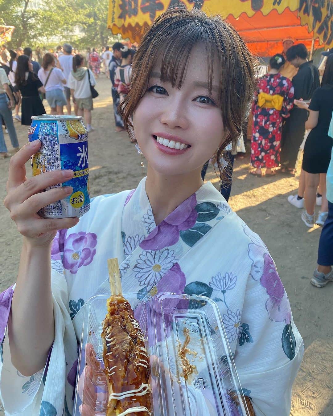 椿木りさこのインスタグラム：「** おはよー！！ 今年は何回夏らしい事ができるかな〜🌴🌺✨ * まだ1回も海行ってないし、ちゃんと日焼け止め 塗ってるけどレース焼けしてきた😂😂笑 * 今月も来月も楽しみいっぱい🤭💕 * *  #お祭り #お祭り写真部  #浴衣 #浴衣女子  #👘 #🎇 #花火大会  #🎆 #hanabi  #yukata  #夏休み  #夏祭り #summer #カメラ好きな人と繋がりたい #日焼け」