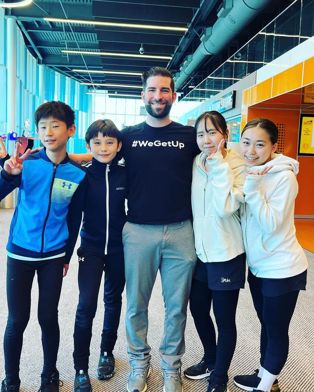 ネイサン・バーソロメイのインスタグラム：「Had such an awesome time working with these great athletes! 🇯🇵 we will see you again next time!  どうもありがとうございます @sy_vic.1025 @oginoelisa @kuri_sae_0731 @mayu.mayu_skate @skate_lovemai827」