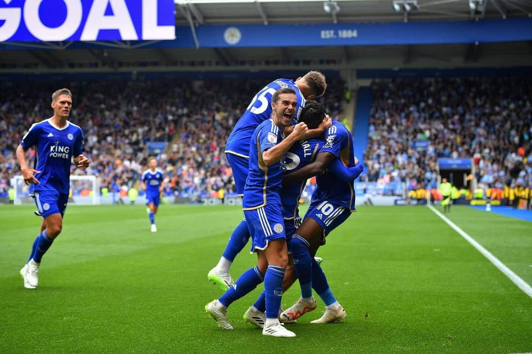 ハリー・ウィンクスのインスタグラム：「Debut✅ 3 points✅  Fans were amazing. Onto the next🦊」