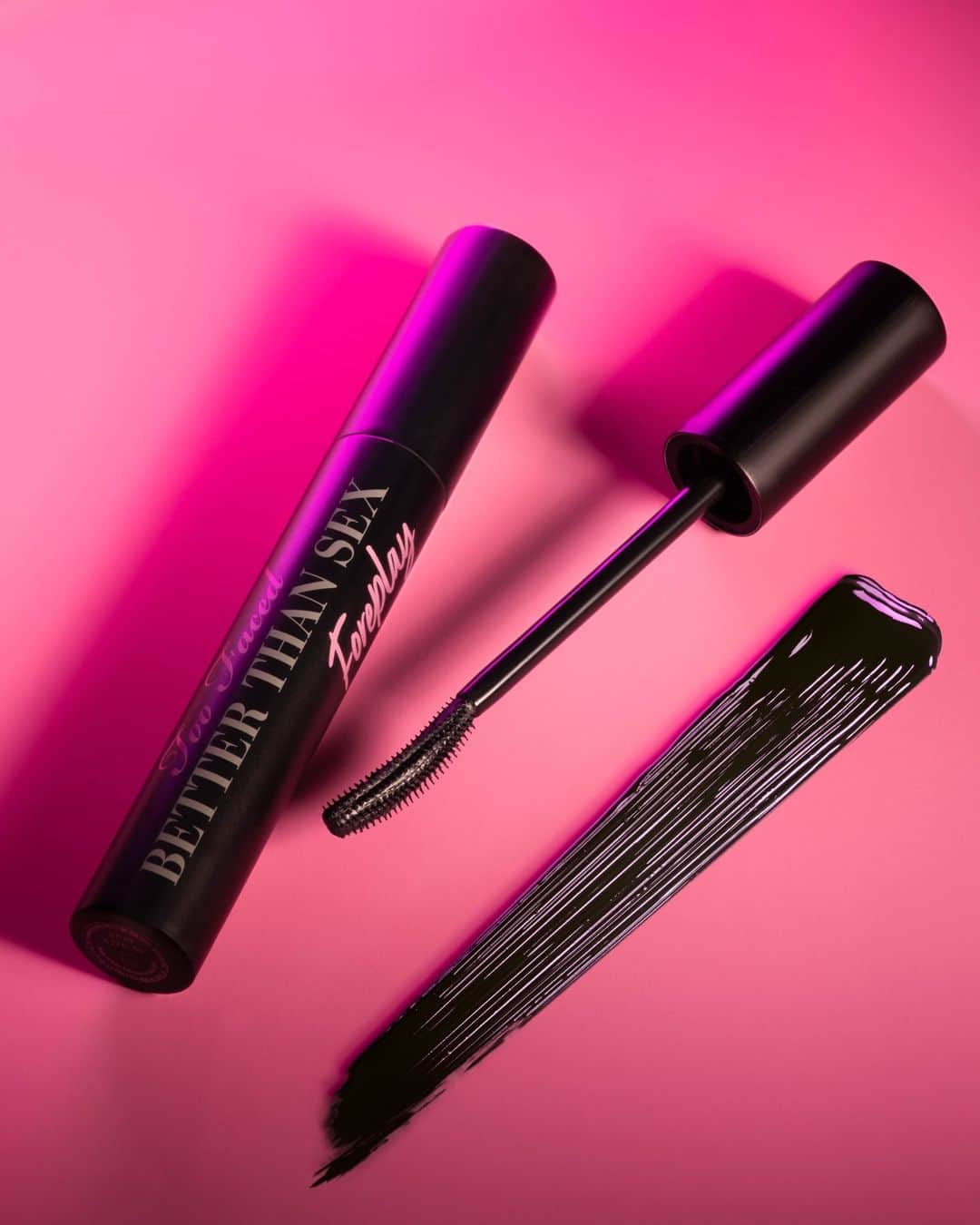 Too Facedのインスタグラム：「it's giving mind-blowing lashes 😘✨🖤 Did you know our Better Than Sex Foreplay Mascara Primer has a Double-arch crescent brush that seperates and coats each lash from root to tip!? 💖 #toofaced #tfcrueltyfree #betterthansex」