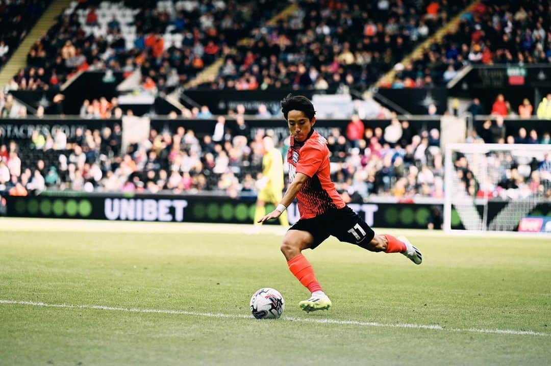 三好康児のインスタグラム：「Happy my Debut as a Blues  and cameback on after 10 months for the official game. Not a best result but we keep going! Thank you for massive support all bluenoses.  @bcfc デビュー戦 引き分けは悔しいけど次に繋がる一戦になりました！ 10ヶ月ぶりの公式戦！最高！ またサッカーできることに感謝🙏 今年はやるよ！  #kro  #birminghamcityfc  #kojimiyoshi11」