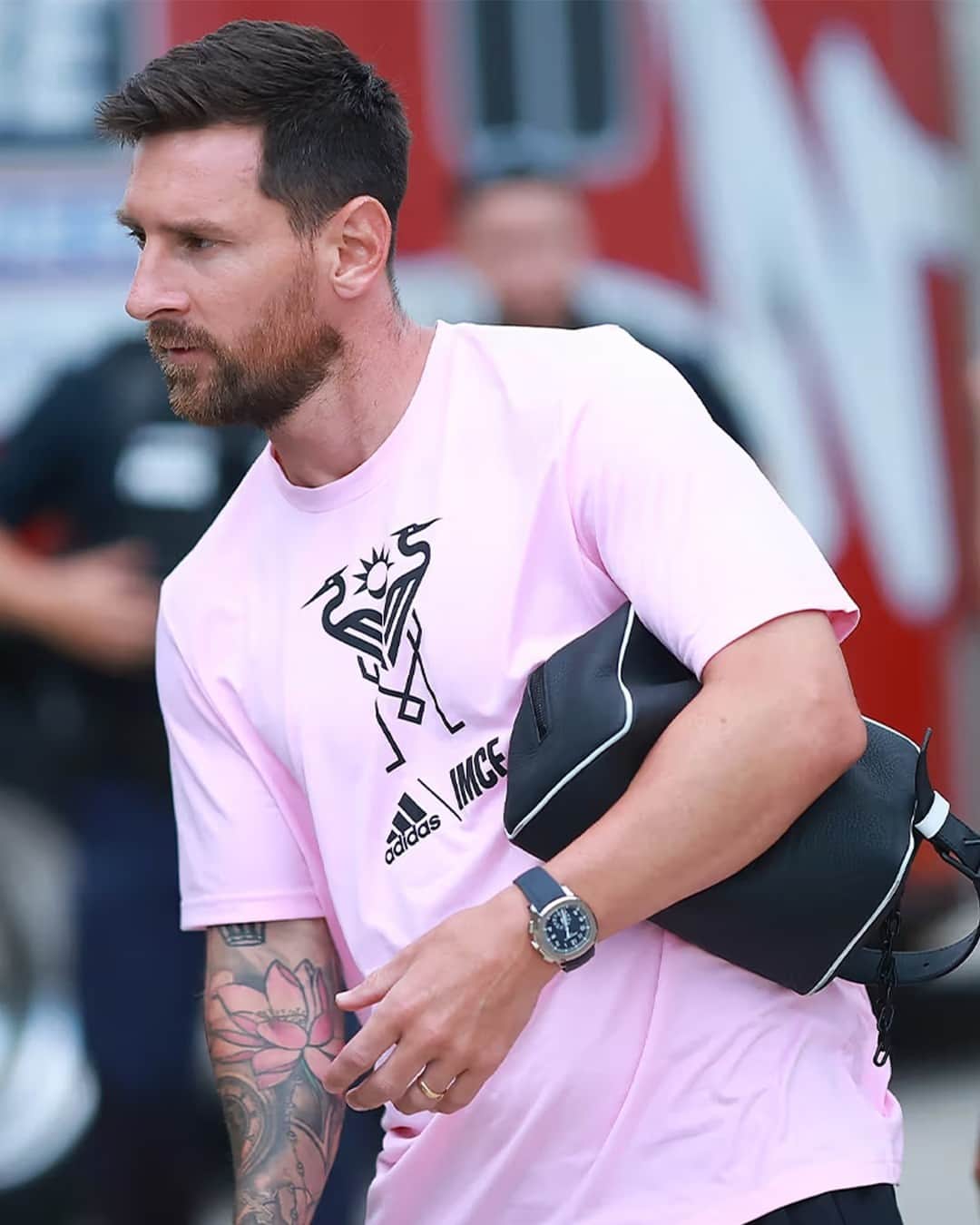 HYPEBEASTさんのインスタグラム写真 - (HYPEBEASTInstagram)「@hypebeastwatches: Since @leomessi's debut with Inter Miami CF, the Argentinian superstar has taken the world by storm both on and off the pitch. Messi was recently seen sporting a $75,700 USD @patekphilippe Aquanaut Chronograph featuing a midnight blue rubber factory strap with matching face and a flyback movement. ⁠ ⁠ Messi has always been very loyal to Patek seen sporting various timepieces like the platinum Perpetual Calendar Chronograph Ref. 5270P at the Best FIFA Football Awards in Paris last February and a white-gold Nautilus Perpetual Calendar Ref. 5740/1G at the World Cup.⁠ Photo: Patek Phillipe」8月7日 6時00分 - hypebeast