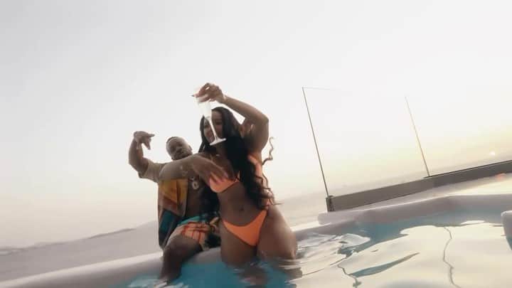 Angela Simmonsのインスタグラム：「The One 💞 @yogotti ☺️ Out NOW ⬆️」