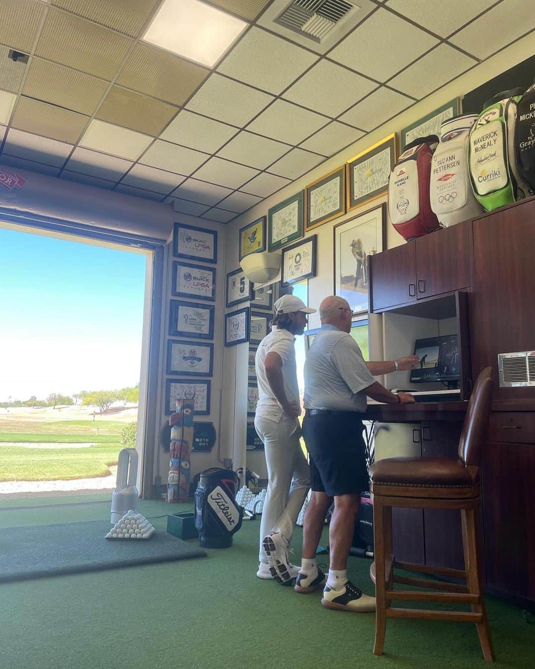トミー・フリートウッドさんのインスタグラム写真 - (トミー・フリートウッドInstagram)「Quick visit to see golfing royalty before the Playoffs! #legend」8月7日 6時03分 - officialtommyfleetwood
