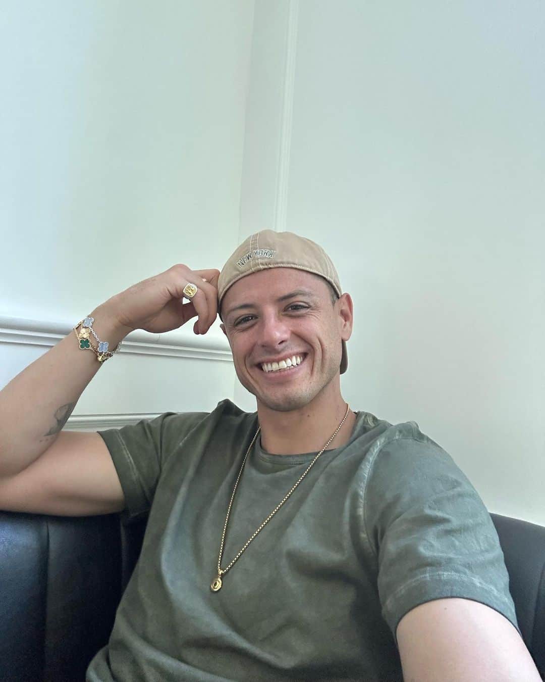 ハビエル・エルナンデス・バルカサールのインスタグラム：「Enjoy creating your own life! 🤪❤️‍🔥」