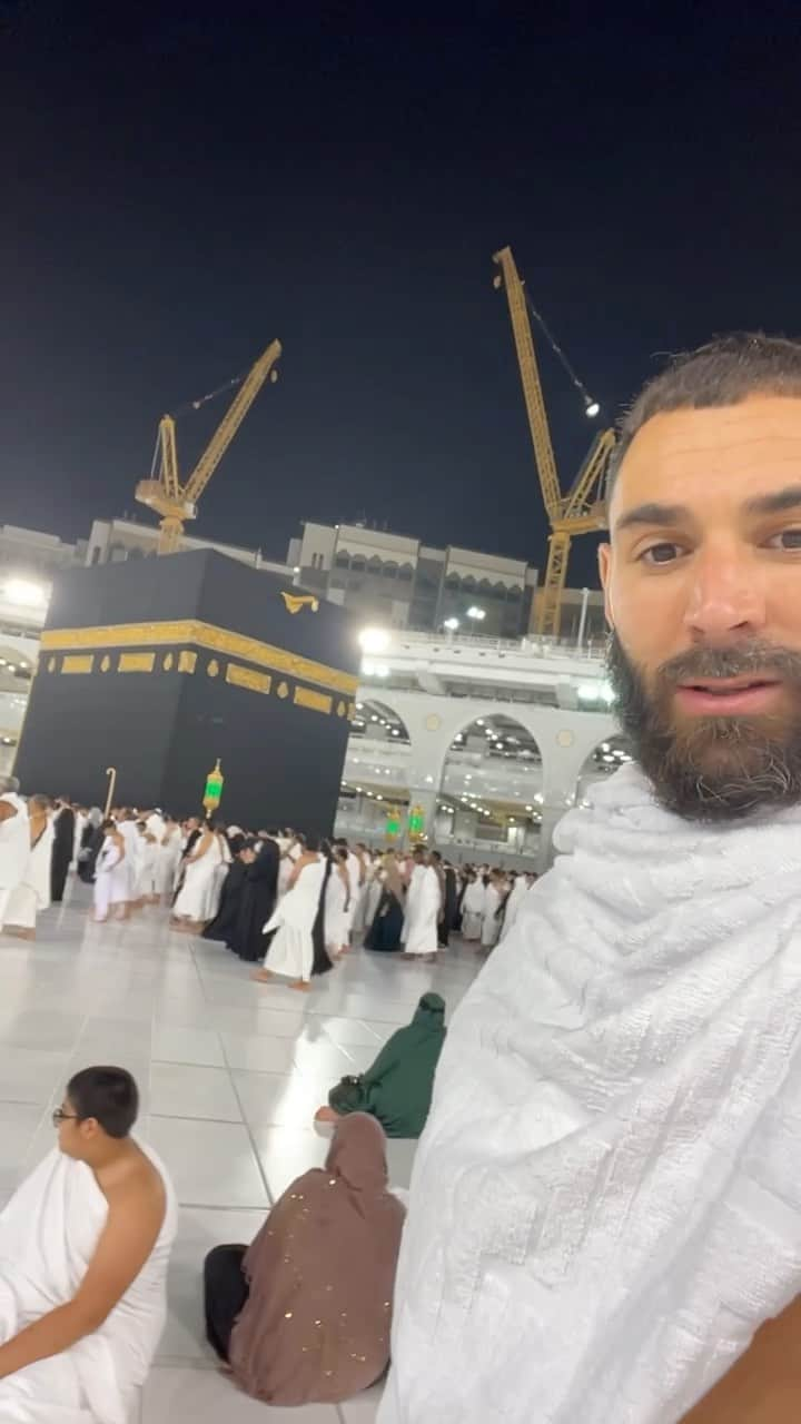 カリム・ベンゼマのインスタグラム：「L’Unique Vérité 🤲🏼🤍 #alhamdulillah 🇸🇦」