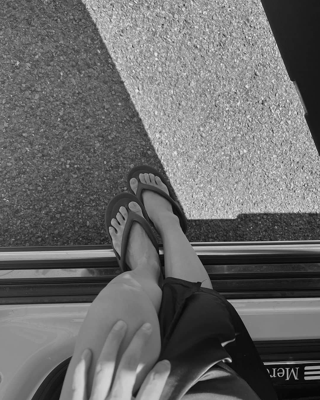 Icumi Oohamaさんのインスタグラム写真 - (Icumi OohamaInstagram)「dress @zara sandal @tawntoe_official   POPUPで来ていたドレスの問い合わせが 多数あったので載せます♩ もう一つ白のドレスは去年のZARAです！  そしてそして 買ってから、とにかく軽くて歩きやすくて もうこればっかりなサンダルも紹介します♡ 見た目もぷっくりした下駄みたいなデザインで可愛いです☺︎」8月7日 7時08分 - icumi___