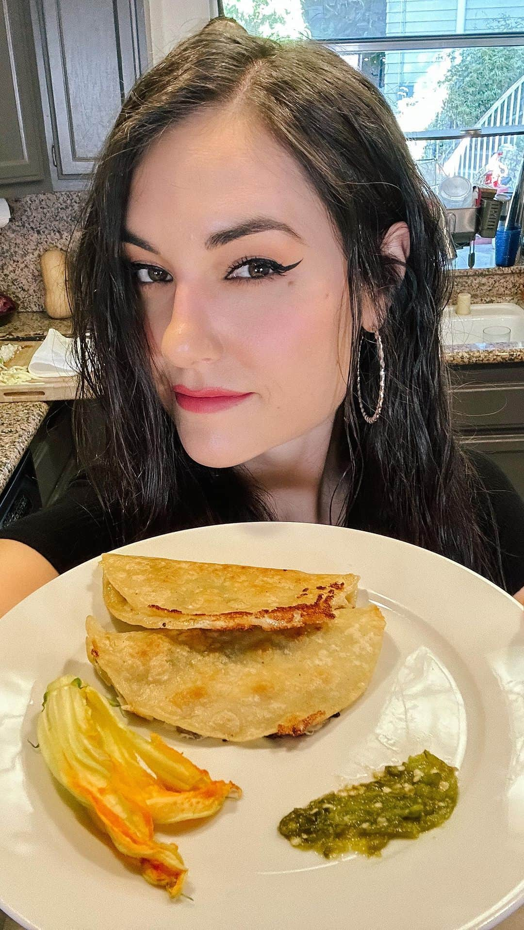 サーシャ・グレイのインスタグラム：「Zucchini Flower #quesadillas de flor de calabaza Want to see more? Watch the full vid on my YouTube 🔴」