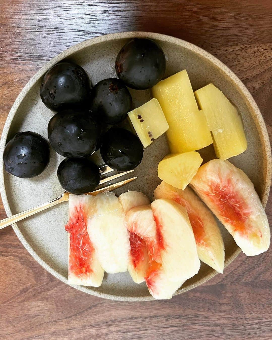 田中理恵のインスタグラム：「おはようございます😃☀ 今日も、暑さに負けず頑張っていきましょう‼️ 台風にも気をつけてましょう🥲‼️」