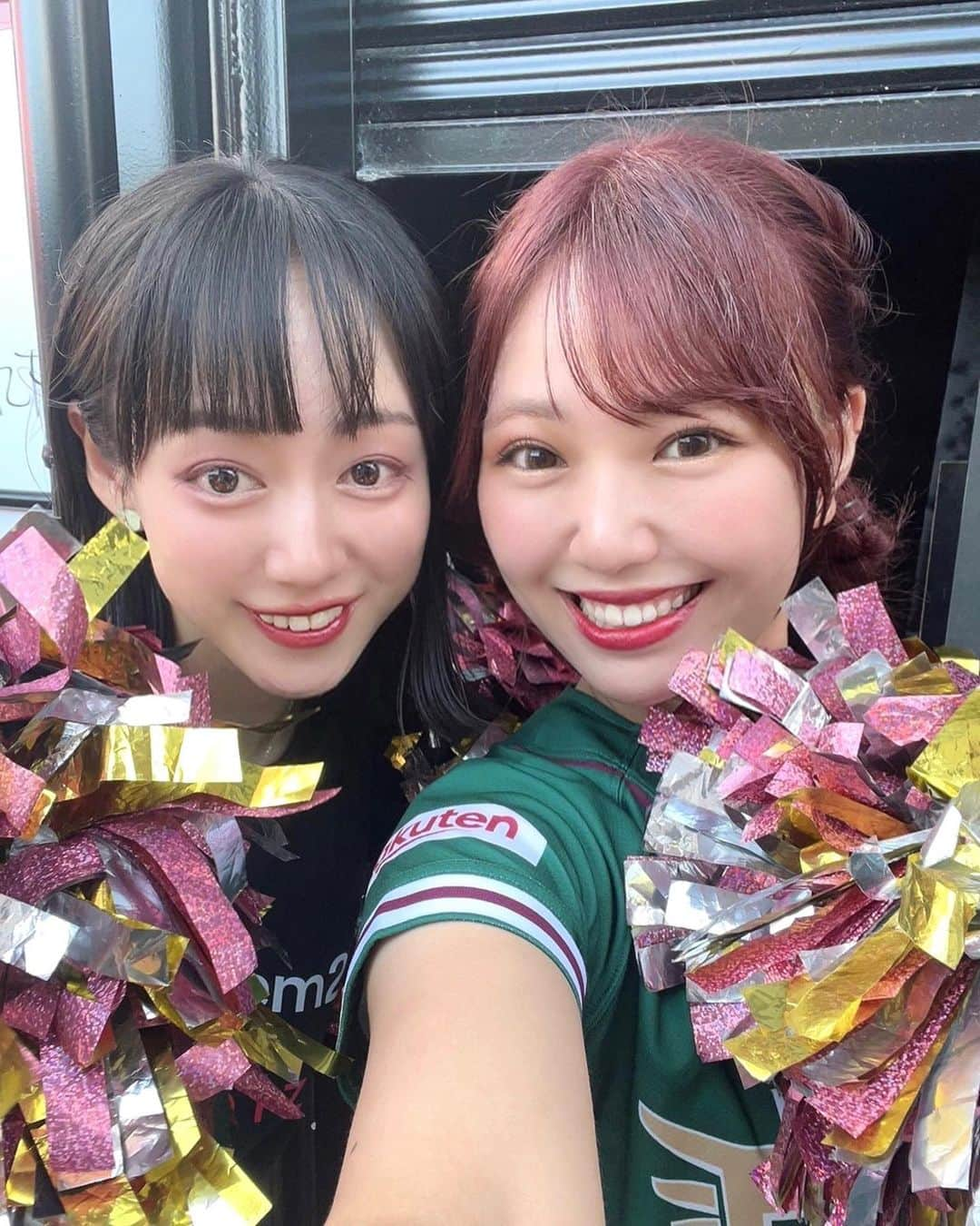 寺田真珠さんのインスタグラム写真 - (寺田真珠Instagram)「おはようございます⚾︎  昨日は、  東北ゴールデンエンジェルスの、 KIMIKAさんと写真撮っていただきました🥰🥰  ひっっっっさしぶりの再会で、 めちゃくちゃ嬉しかったです。  応援レクチャーのステージで コラボさせていただいたのですが、 こんなわたしに丁寧に教えてくれて ありがとうね。  そして観客席にいた皆様。 温かく応援してくださって、 安心してリラックスしてステージに 立つことができました  もともと話すことが好きなので、 多分あと1時間くらい話せました。  はあ  本当に夢のような  幸せな時間を一緒に過ごしてくれて ありがとうございました。  暑い中でも声出して、 一生懸命応援してくれたお客様。 本当にありがとうございます。  それだけで泣けてきます。  引き続き、寺田真珠。 そしてベルシステム24 も よろしくお願い致します🎆🎆  InstagramもTwitterもtiktokも やってるので是非フォローお願いします🤲  今日はKIMIKAほんとにありがとうね！ だいすきだあ！！！！！ そして友達が活躍してるのは嬉しいなぁ🎆🎆🎆  #東北ゴールデンエンジェルス #楽天イーグルス #東北楽天ゴールデンイーグルス #東北 #仙台 #プロ野球 #野球 #イーグルス応援 #楽天イーグルス応援 #楽天モバイルパーク宮城 #パリーグ #baseball #野球女子 #kimika10」8月7日 7時43分 - shinju_terada