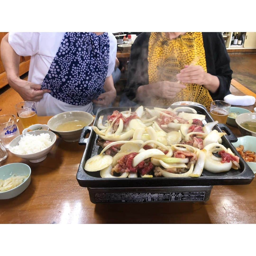 井山三希子さんのインスタグラム写真 - (井山三希子Instagram)「・ 昨夜無事に帰宅し夏休みは終了  最終日は十和田市現代美術館へ コンパクトな美術館内と野外での展示も面白かった やっぱり作品に合わせて展示の場所を考え作れているのはいいですね タイミングよく中国の景徳鎮出身の劉建華の 「中空を注ぐ」の企画展も 旅の最後は十和田のローカルフード・バラ焼きで〆」8月7日 7時48分 - nikoyagi