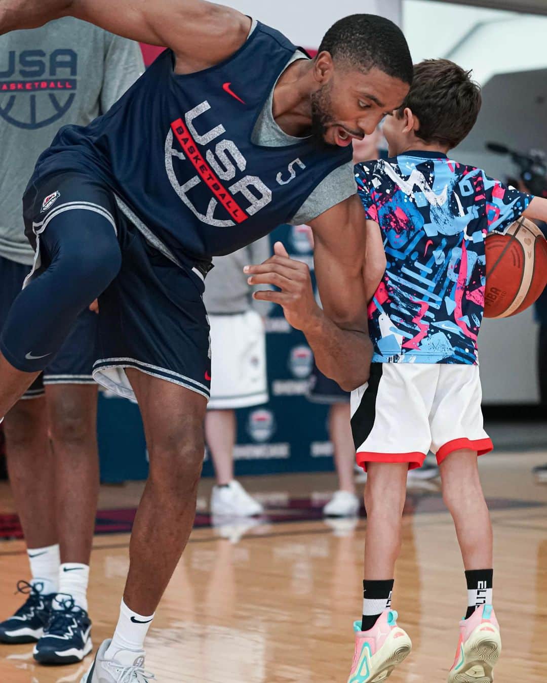 USA Basketballさんのインスタグラム写真 - (USA BasketballInstagram)「📂 Wholesome Twins Content   🇺🇸 #USABMNT」8月7日 8時05分 - usabasketball