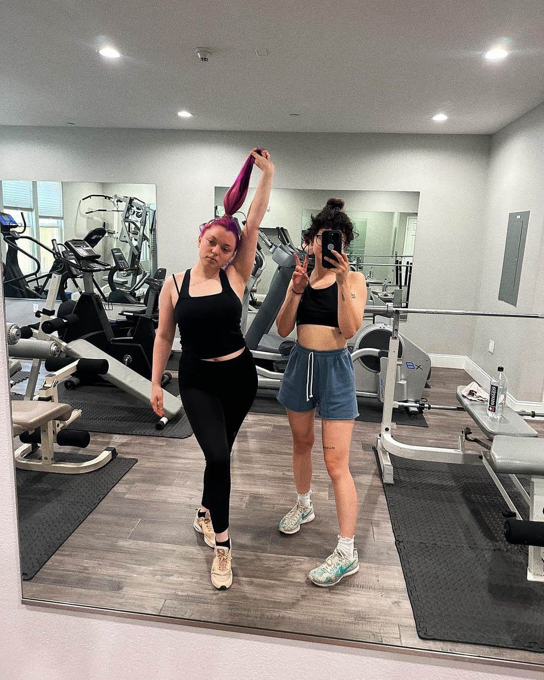 HEY VIOLETさんのインスタグラム写真 - (HEY VIOLETInstagram)「HV2 is the workout playlist🤪」8月7日 8時25分 - heyviolet