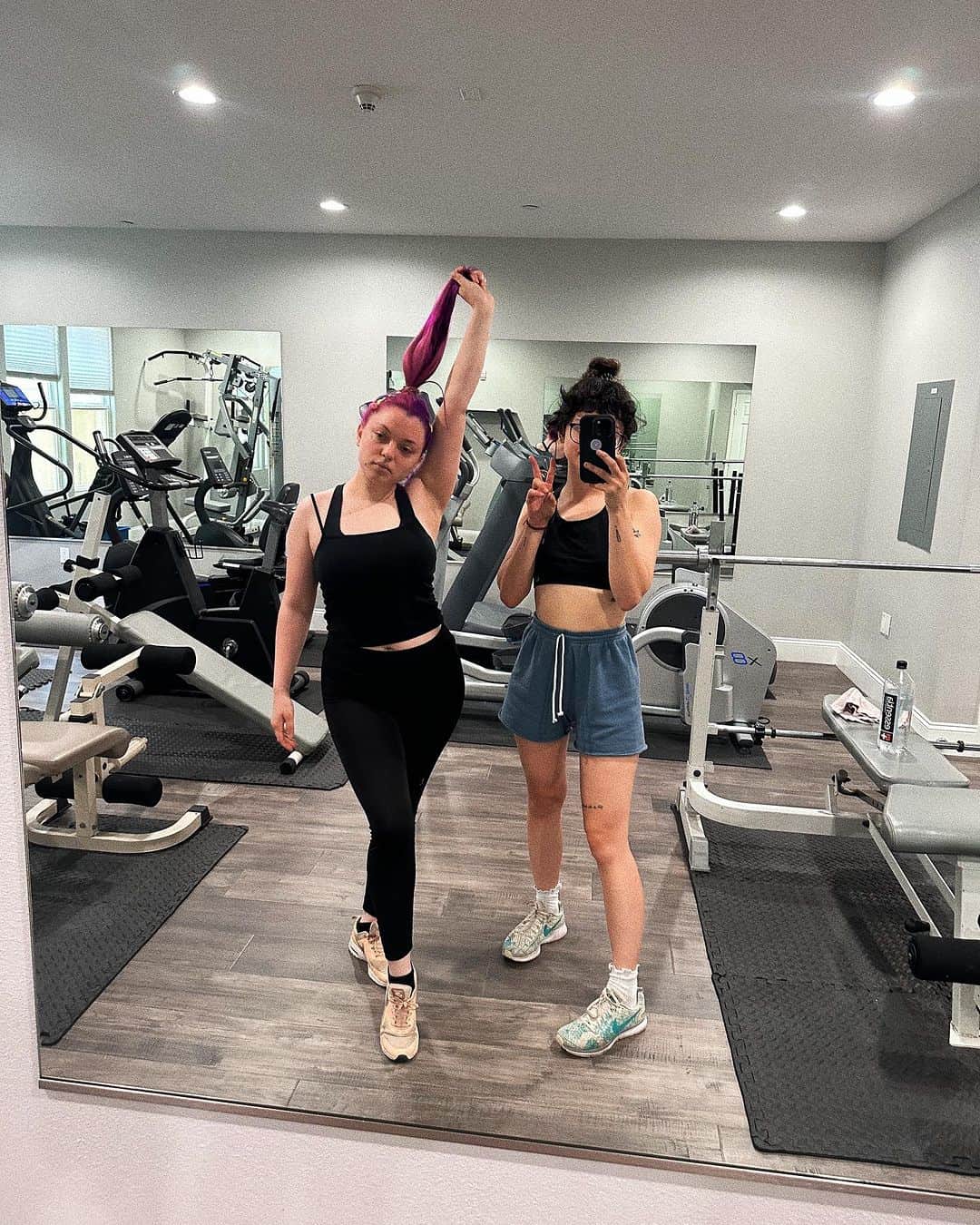 HEY VIOLETのインスタグラム：「HV2 is the workout playlist🤪」