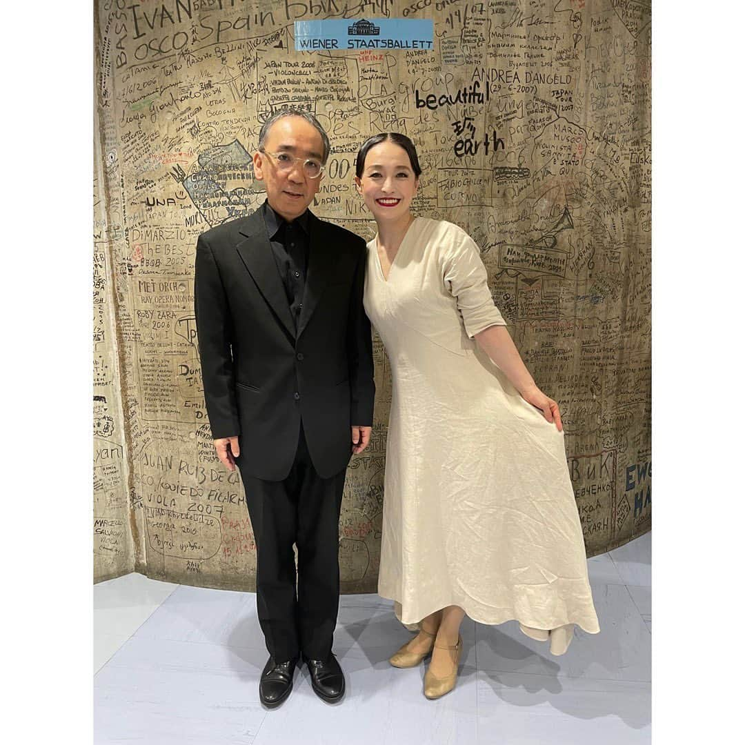 月影瞳さんのインスタグラム写真 - (月影瞳Instagram)「東京文化会館　音楽劇 「シミクダリ氏または麦粉の殿」 無事に終わりました😊 ご来場頂きました皆様に心より感謝申し上げます！ 3月から始まったプロジェクト。ワークショップをしながらスタッフさん、出演者皆んなで創り上げた作品でした。 毎日の稽古が楽しくて、本番も楽しくて！ 最高の時間を皆様と共有でき幸せでした😀 写真は、出演者全員、演者3人、新垣隆さん、演出の久恒秀典さんと。 本当に素敵な出会いに感謝です♪ 今回も沢山学ばせて頂きました。また一歩一歩精進致します。 有難うございました😊  #東京文化会館 #シミクダリ氏または麦粉の殿 #新垣隆　さん #久恒秀典　さん #梅津碧　さん #菅原洋平　さん #加藤文枝　さん #岸本萌乃加　さん」8月7日 8時29分 - hitomitsukikage