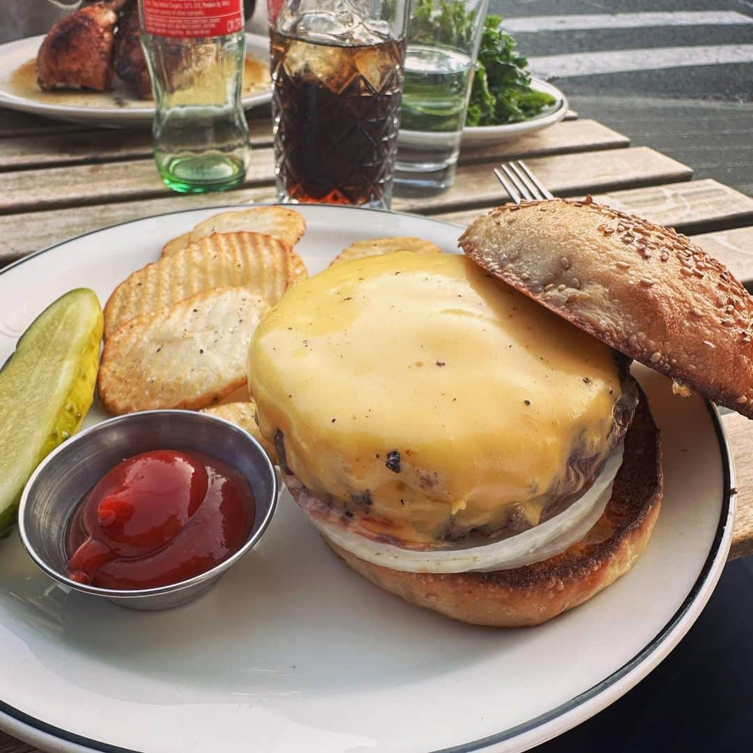 エリヤス・エンバレクさんのインスタグラム写真 - (エリヤス・エンバレクInstagram)「Nice Buns.🍔」8月7日 8時32分 - elyas_mbarek