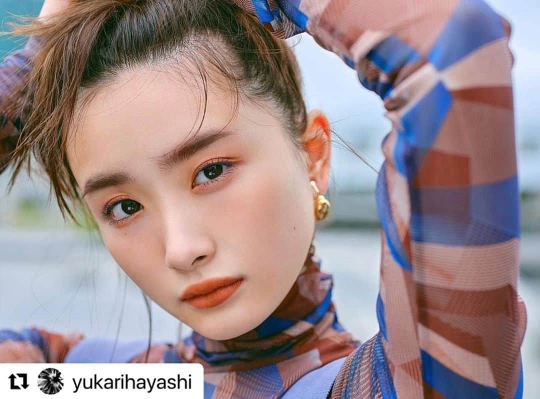 のインスタグラム：「ブルーのマスカラが素敵でした🩵 衣装も秋っぽくていいよね🍂🫶 美的チェックしてね〜🙋‍♂️」