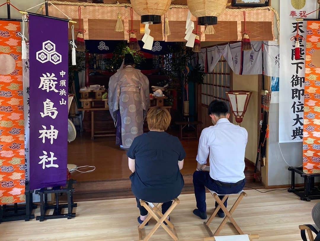 ヒヨシケンセツのインスタグラム：「こんばんは〜‼︎ 暑いですね‼︎ しっかり栄養摂って しっかり睡眠とって 乗り切りましょう(*´∀｀*) ＊ #hiyoshiスタイル18棟目 ＊ 先日、地鎮祭を執り行いました‼︎ 小さなお子さまも参加♡ しっかり写真に残しましたよ‼︎ 大きくなってからの 記念になると嬉しいな〜‼︎ ＊ ＊ #島根 #益田 #益田市 #工務店 #陽吉建設 #ヒヨシケンセツ #注文住宅 #FPの家 #高気密高断熱 #ジブンハウス #ジブンハウスhiyoshi #新築 #マイホーム #家づくり #家はスマホで買う時代 #デザイン #オシャレ #間取り#暮らしを楽しむ #収納 #断熱材 #現場 #完成見学会 #アクセントクロス #内装 #丁寧な暮らし #快適な暮らし #シンプルホーム」