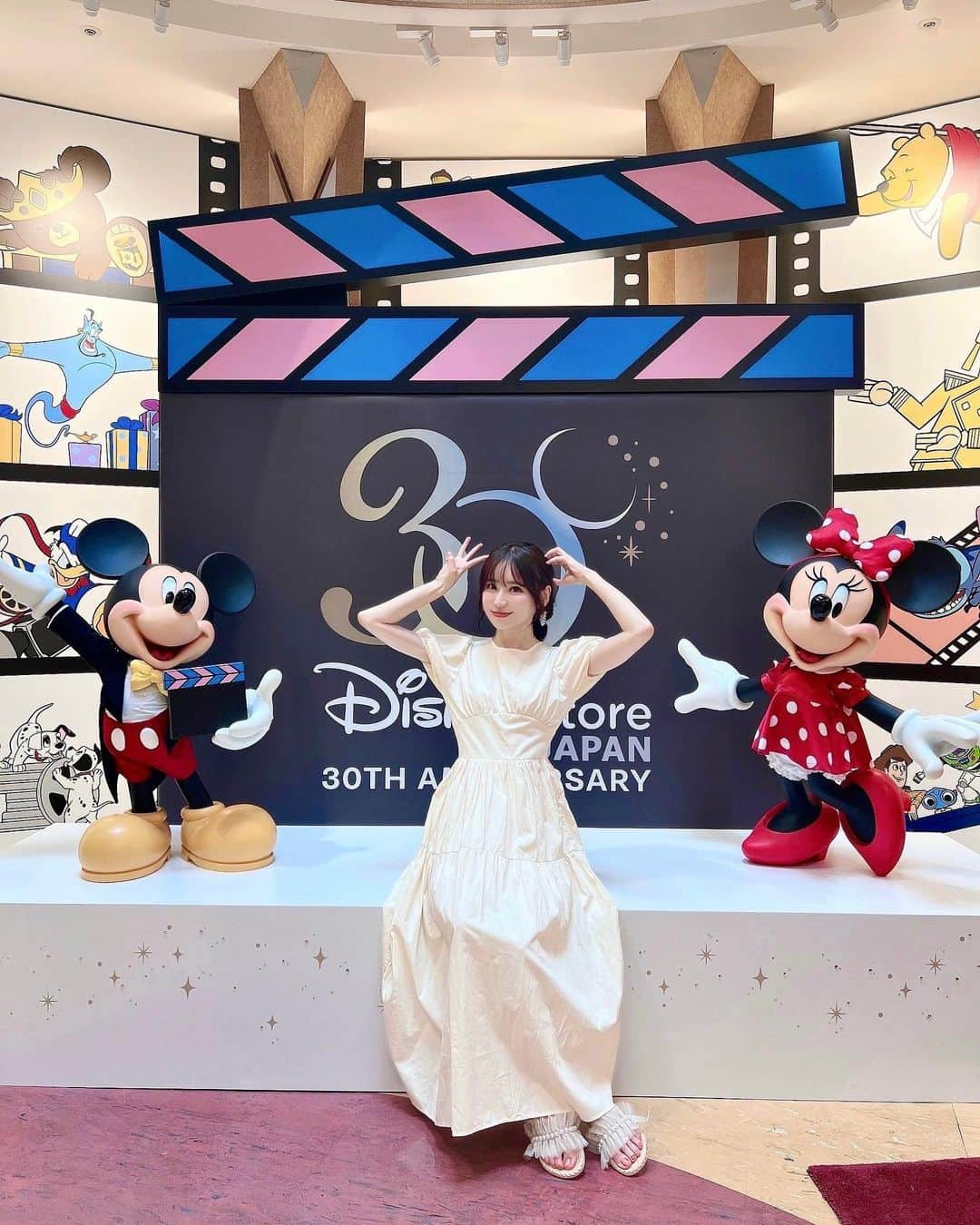 小越しほみさんのインスタグラム写真 - (小越しほみInstagram)「Disny store 30th Anniversary Pop-up Museum 東京ディズニーリゾート店 @disneystore.jp へ ご招待頂いて行ってきました👼🏻  ディズニーストア30周年記念のイベントを 全国で開催していてラストとなる舞浜では 7/27-8/21の期間限定で開催中です💒  ディズニーストアの歴史やヒット商品や記念品の展示、 イベント限定グッズや30周年記念グッズの販売など 盛り沢山✨  昔のディズニーグッズもレトロで可愛いし 今回のイベント限定グッズもパステル調で好み💓  30th限定のフォトスポットもいくつかあったよ📸  会場であさみんと会ったので可愛い可愛い言いながら 一緒に写真撮ってまわりました🥰  華やかで楽しめるイベントになってるので ディズニー好きな皆さんはぜひ🫶🏻  . . . . . . . . .  #pr #disney #disneystore #ディズニーストア #ディズニーストア30周年 #Disneystore30thAnniversaryPopupMuseum #ディズニー #ディズニー好き #disneygram #disneyland #disneysea #disneyworld #ディズニーランド #ディズニーシー #舞浜 #イクスピアリ #ミッキー #ミニー #ユニベアシティ #ウォルトディズニー #舞浜イクスピアリ #ディズニーリゾート #東京ディズニーリゾート #東京ディズニーランド #東京ディズニーシー #ディズニー写真 #disneyinsta #ディズニーキャラクター #ディズニー部 #インフルエンサーワークス」8月7日 18時13分 - shihomi1129