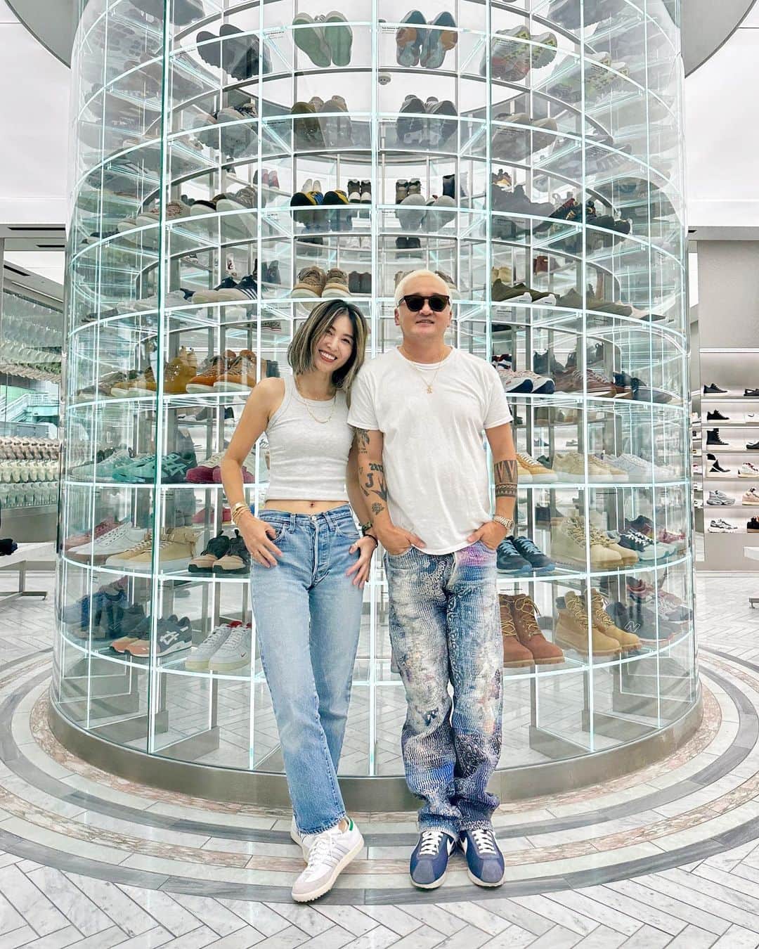 のインスタグラム：「Finally met my IG celebrity @junyamatano さん👑🐶 See you very very sooon🙏  ファンサービスありがとうございました、新メニューのワッフル🧇 緊張しすぎて美味しかったけど、自分だけ食べてるの恥ずかしかった🤣(照) だってスターの前なんだもの🙈  #kith #kithtokyo #kithtreats  #🧇 #🍨 #👟 #fashion #fashionicon  #omg #ファンミーティング」