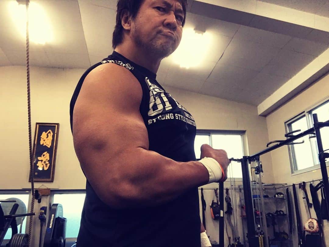 小島聡のインスタグラム：「昨日は全日本@幕張大会。  今日はオフだけど腕のトレーニング日。  ラリアットで勝てるように頑張ります！！  #小島聡  #新日本プロレス  #ラリアット」