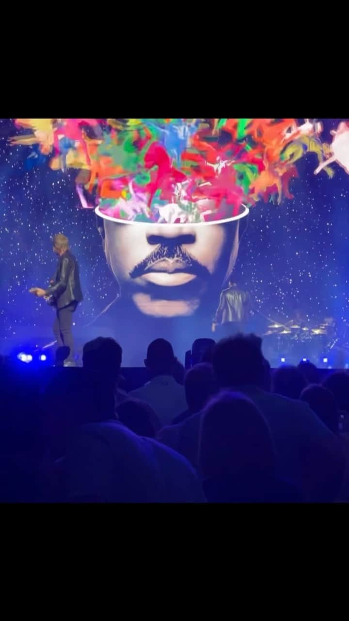 ライオネル・リッチーのインスタグラム：「Toronto! You’re up next 🔥 #Ewf #lionelrichie」