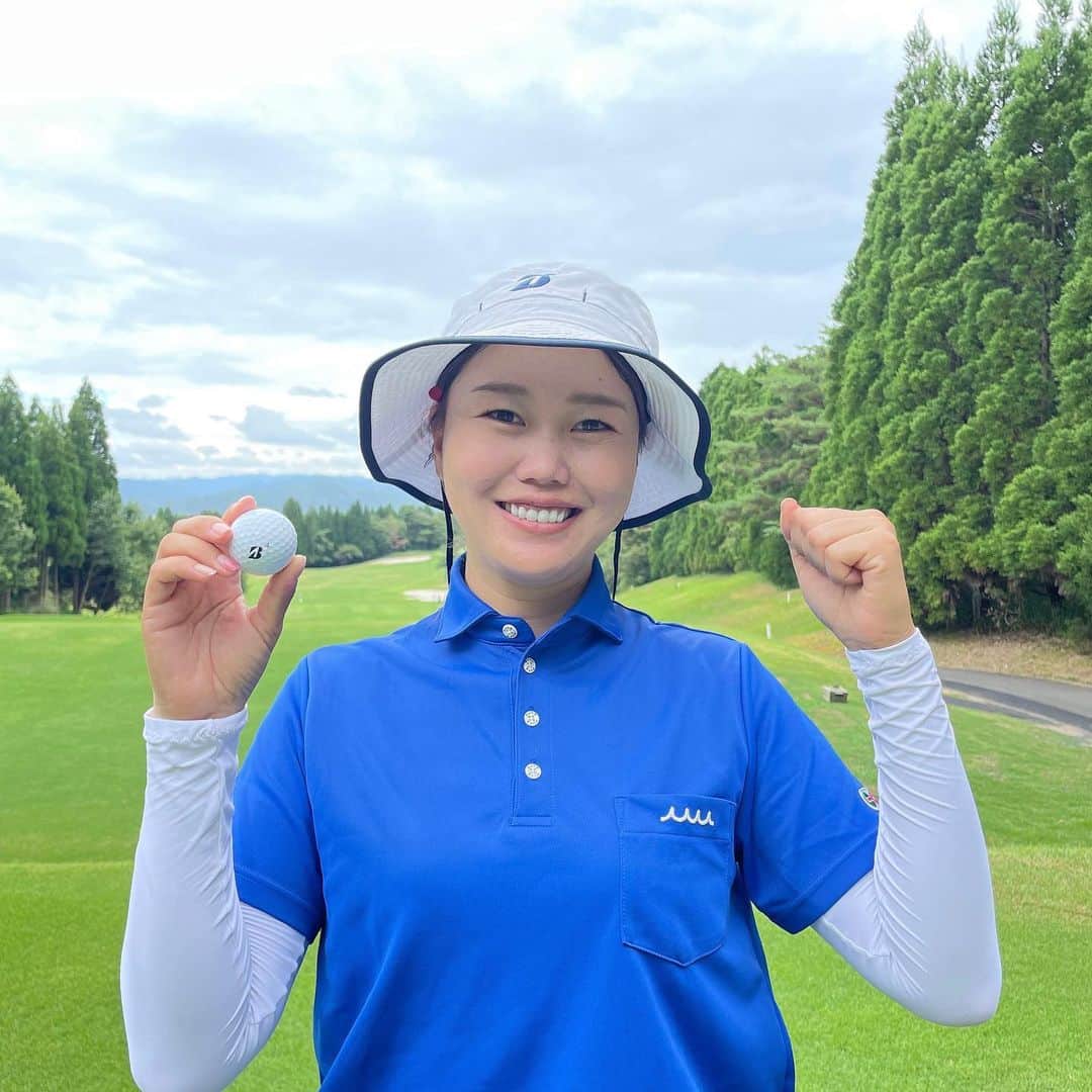 福山恵梨のインスタグラム：「. 🧡プロモーション🧡 ブリヂストンゴルフの新しいTOUR B JGRボール⛳️が新発売になりました！BIGマッスルコアでタメて弾く大きな飛びがより進化😍 デカ飛びマッスル💪 是非お試しください！  #ブリヂストンゴルフ　#TOURBJGR #デカ飛びマッスル」