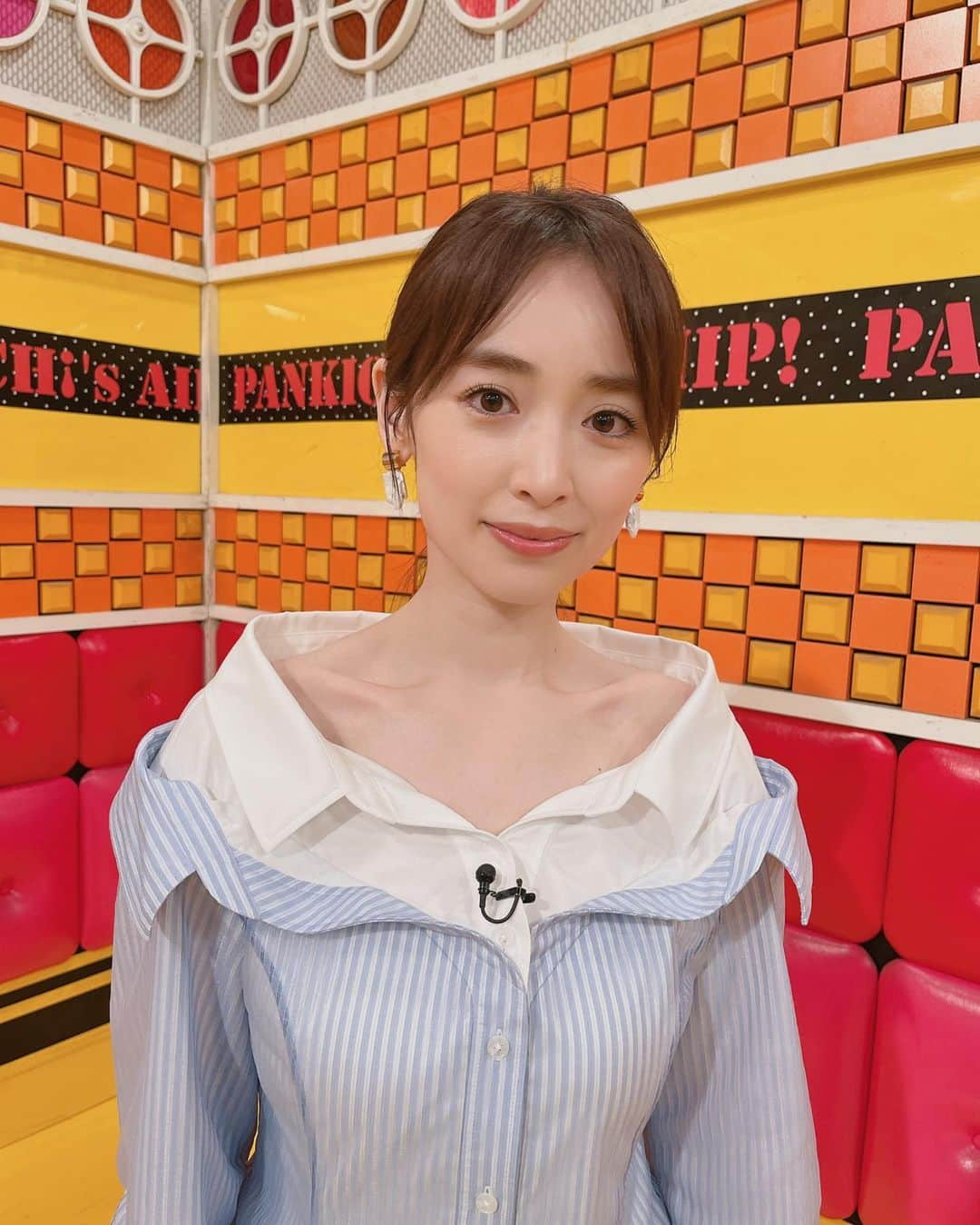 泉里香のインスタグラム：「今夜7時からフジテレビ「ネプリーグ」 #ギフテッド チームで参加してきました。  tops &pants @adeam earring @zena_nao」