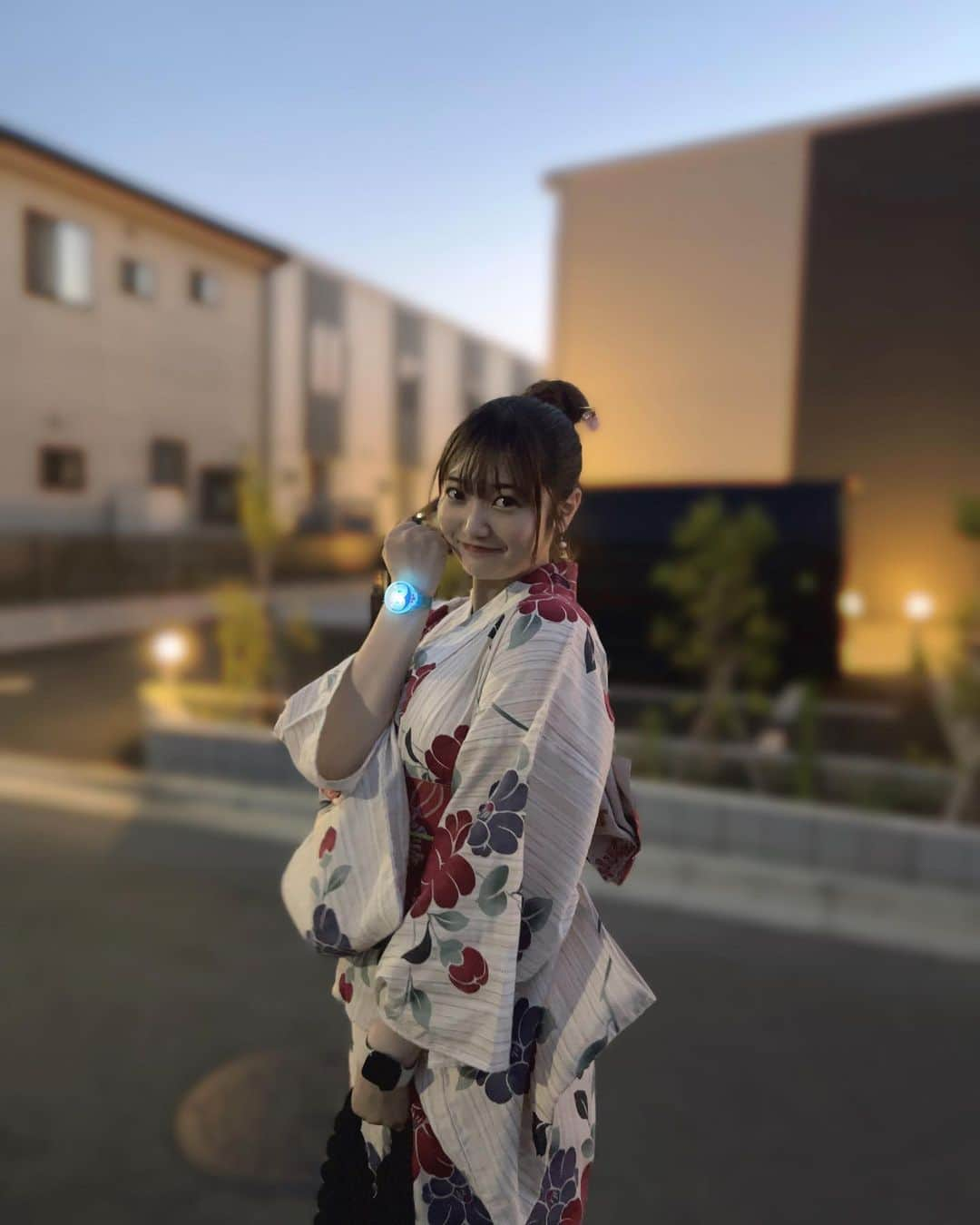 薄倉里奈さんのインスタグラム写真 - (薄倉里奈Instagram)「. . 久しぶりに浴衣きたよ👘腕にはコキンちゃんを添えて🩵」8月7日 19時00分 - rina_rina0927