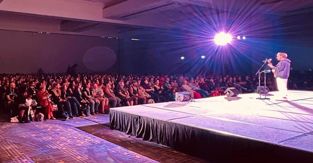 トム・フェルトンのインスタグラム：「Thank you to everyone that came to show me love this weekend ❤️」