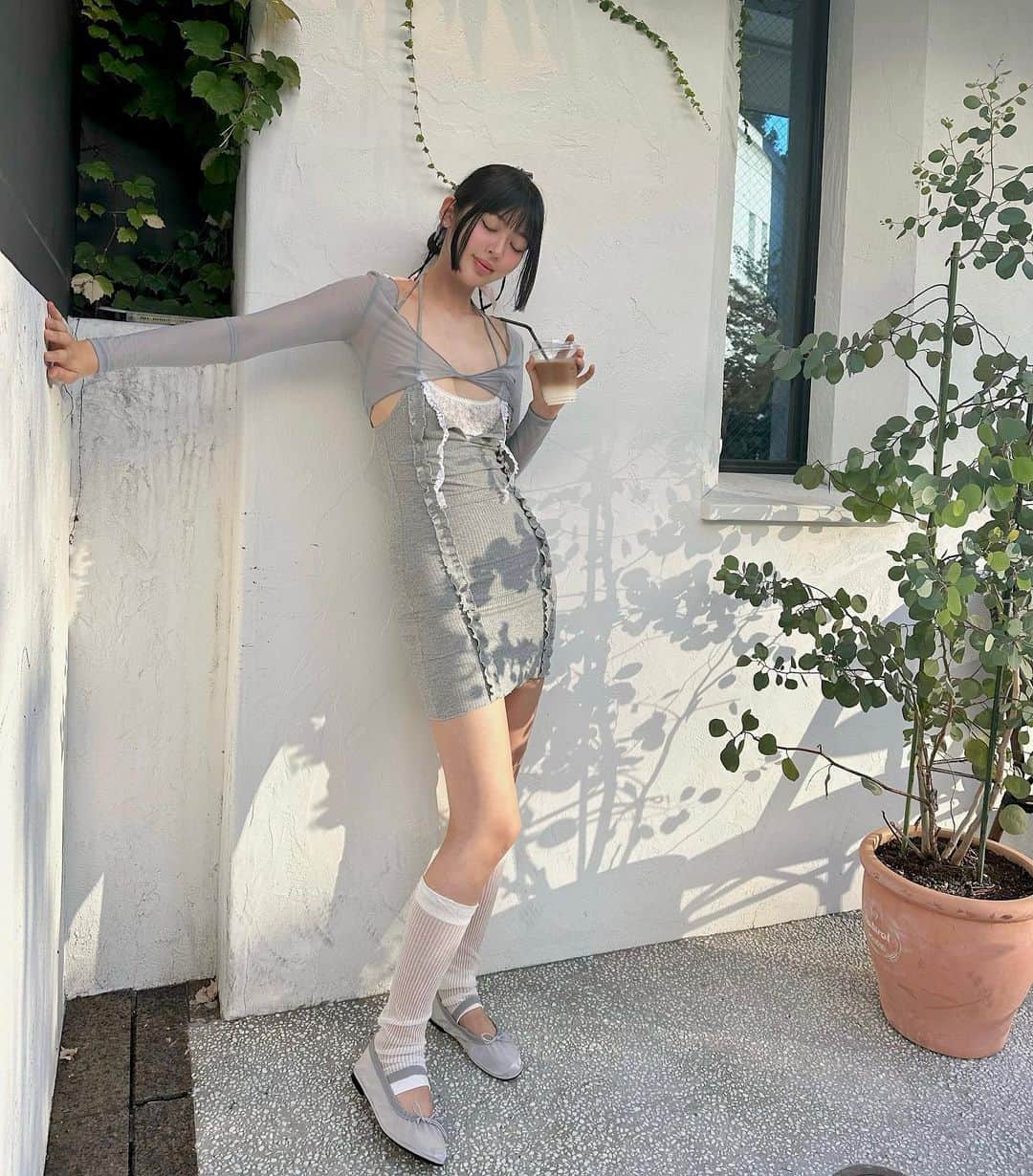 伊藤友奈さんのインスタグラム写真 - (伊藤友奈Instagram)「☕️🩵~ #hairarrange#himecutbangs #girlystyle #ルーズソックス#バレエシューズ #ディーホリック#シーインコーデ #プチプラコーデ#ガーリーコーデ #헤어아렌지#리본헤어핀」8月7日 18時42分 - youna.ito