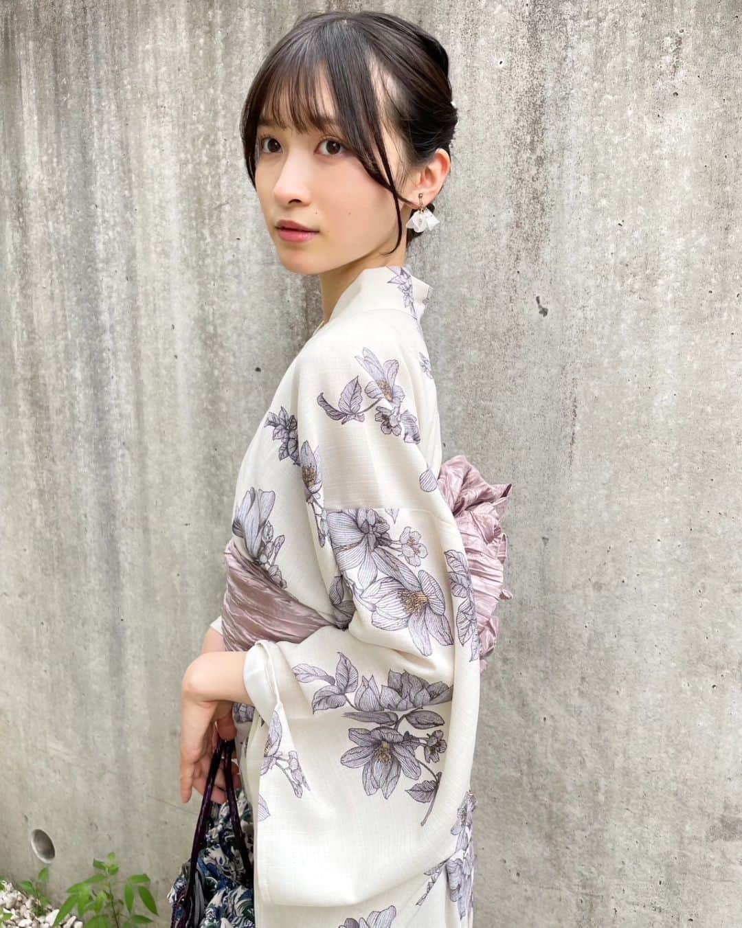 桧山ありすさんのインスタグラム写真 - (桧山ありすInstagram)「前回のコメントでもあった浴衣🤍 お母さんに綺麗な帯結びをしてもらいましたー!!  そして大好きな友達と花火祭に行きました!!  とても綺麗な花火を見れて大満足です🫶🏻  #桧山ありす #alice #07 #jk #jk1 #fjk #15歳 #浴衣 #GRL #アップヘア」8月7日 18時45分 - alice.hiyama