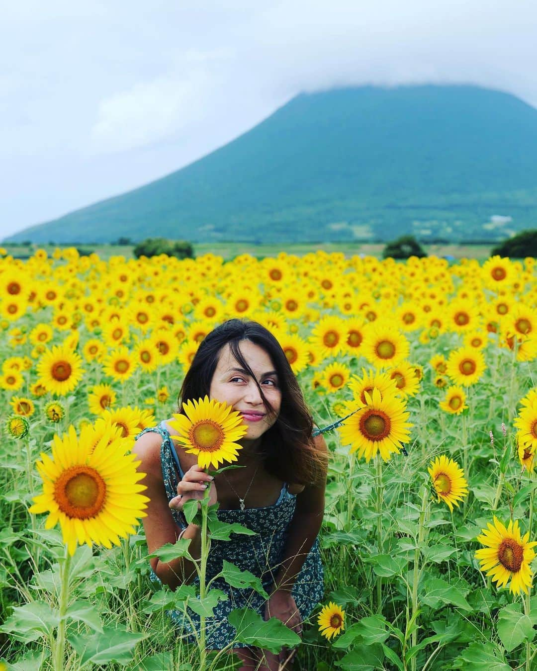 藤井アルダさんのインスタグラム写真 - (藤井アルダInstagram)「35 years old 🫶 and never felt so calm and relaxed (also heavier and sleepy 😴 haha )  Thank  you to everyone who took the time to wish me happy birthday 💘  My present  is on the way  Waiting for you little girl💖🌻  35歳になりましたねー 今年はゆっくり家で足あげて過ごすなもいいかなと💖 わざわざメッセージを送ってくれたみなさんありがとうございます🫶  #thankyou」8月7日 18時49分 - akemi_rafaela