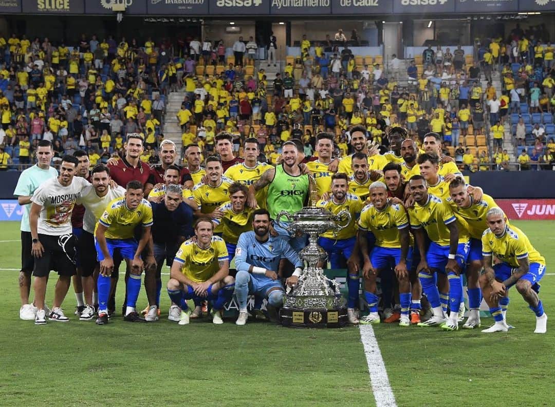 アルバロ・ネグレドさんのインスタグラム写真 - (アルバロ・ネグレドInstagram)「El Carranza se queda en casa 🏆💛💙 Preparados ya para lo bueno! @laliga  #AN9」8月7日 18時54分 - alvaronegredo9