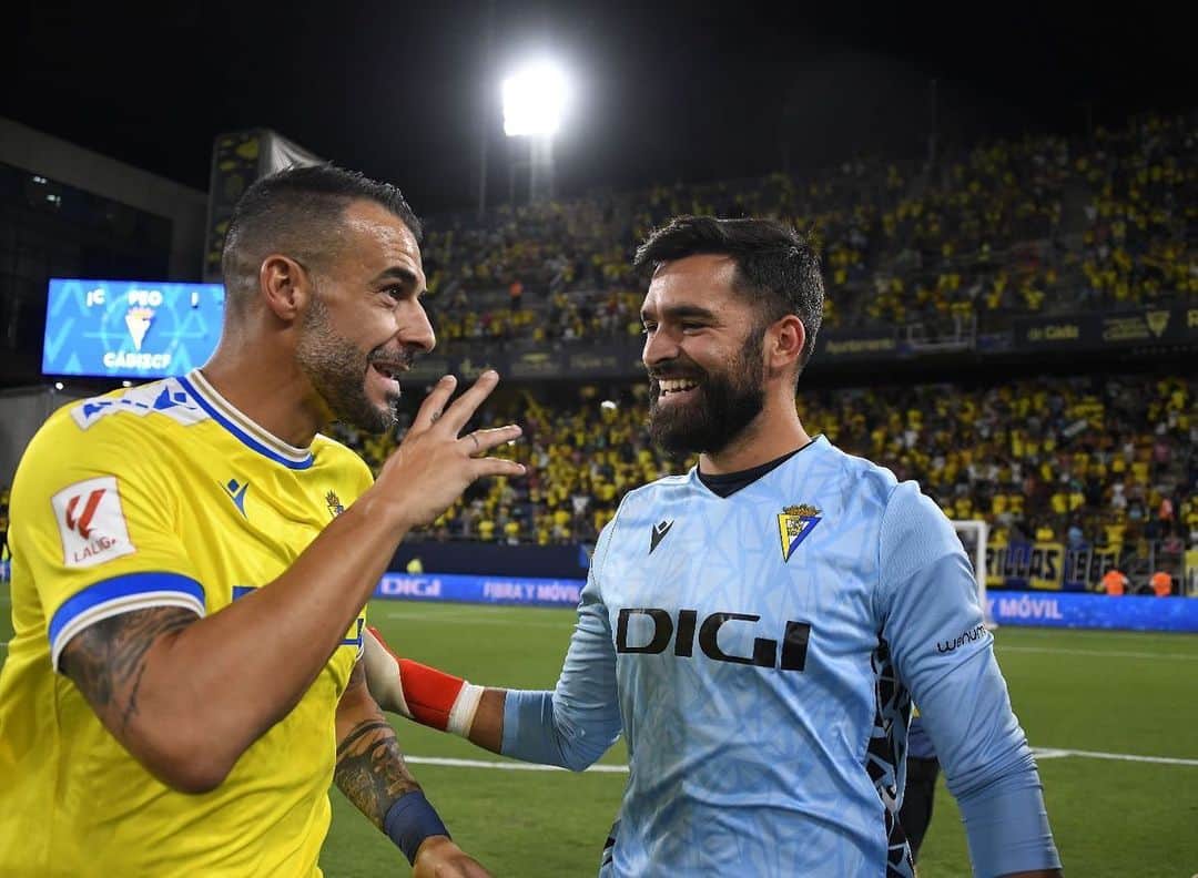 アルバロ・ネグレドさんのインスタグラム写真 - (アルバロ・ネグレドInstagram)「El Carranza se queda en casa 🏆💛💙 Preparados ya para lo bueno! @laliga  #AN9」8月7日 18時54分 - alvaronegredo9
