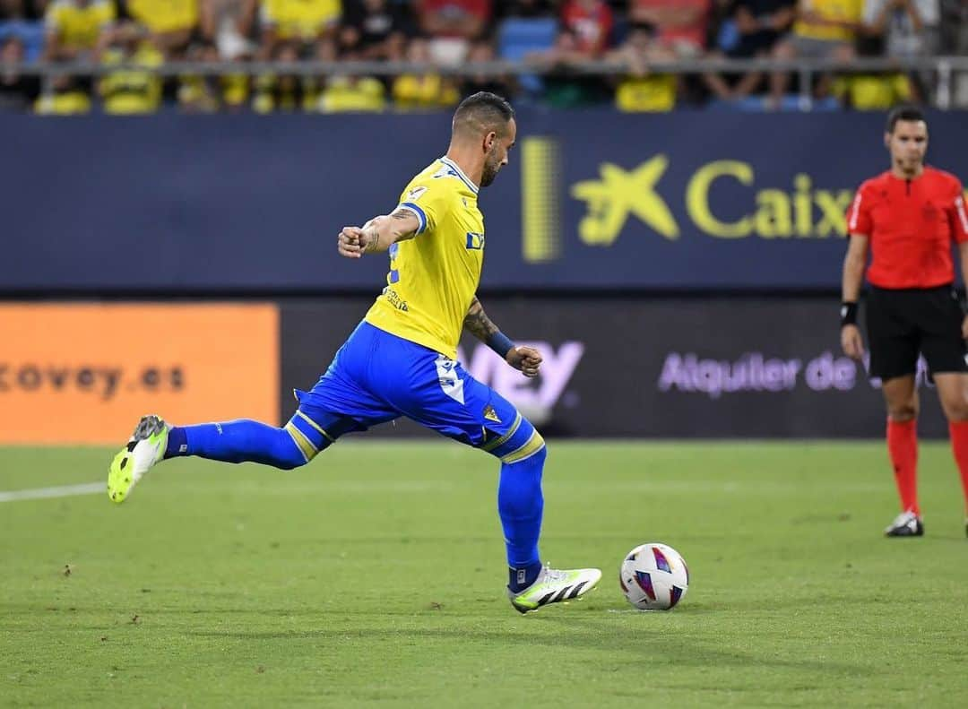 アルバロ・ネグレドのインスタグラム：「El Carranza se queda en casa 🏆💛💙 Preparados ya para lo bueno! @laliga  #AN9」