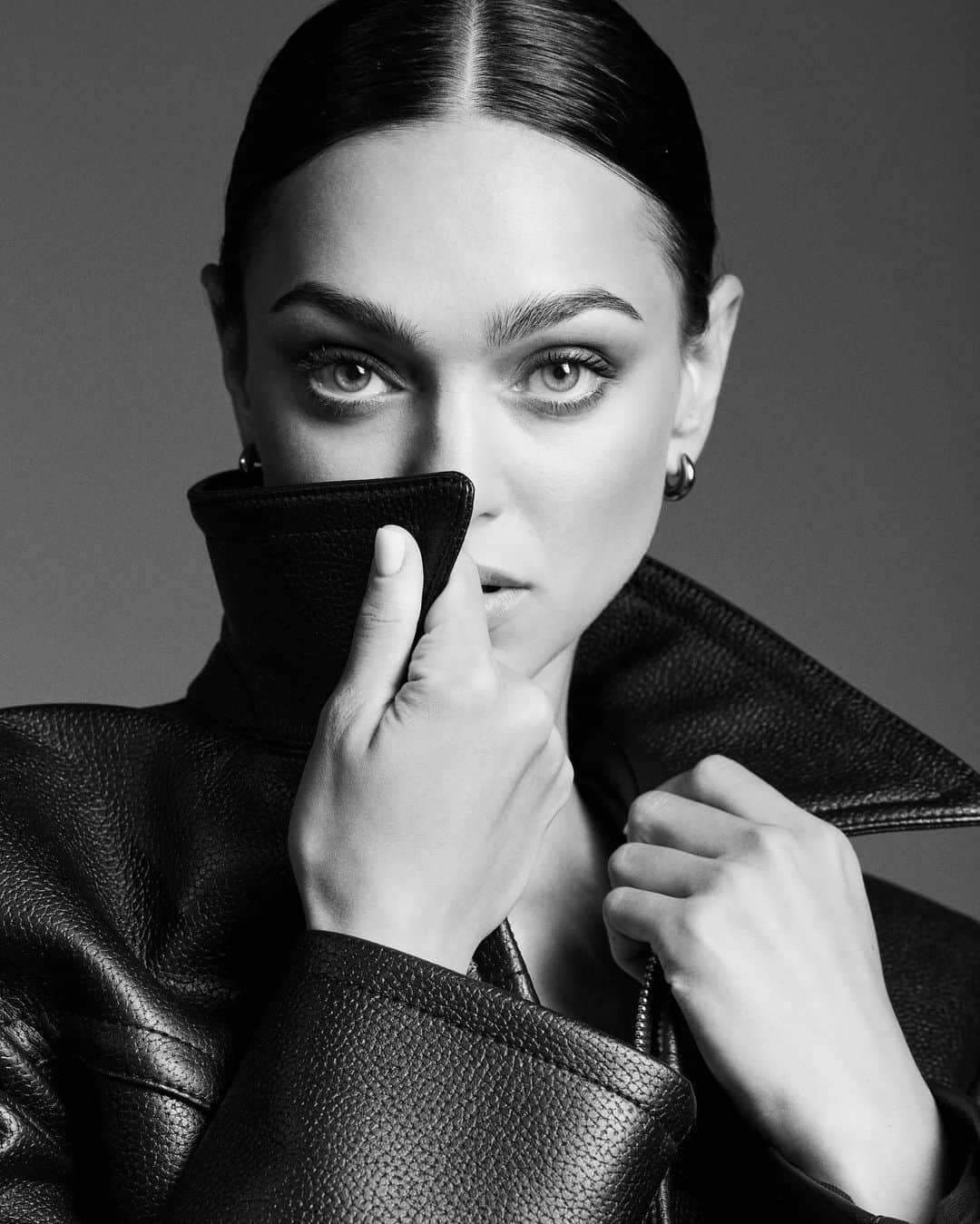 Zhenya Katavaさんのインスタグラム写真 - (Zhenya KatavaInstagram)「exchanged talents 🌪️」8月7日 18時55分 - zhenyakatava