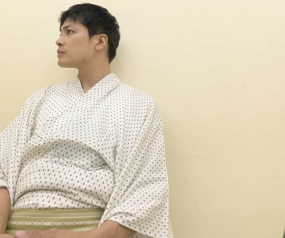 舘野将平のインスタグラム：「夏祭りではなく、お稽古で。  #浴衣 #yukata #花火大会 #夏祭り #いけてない #あ、コウヘイサンといったわ #ノーカウントで笑 #だって企画だもん #お腹にタオル仕込んでます」