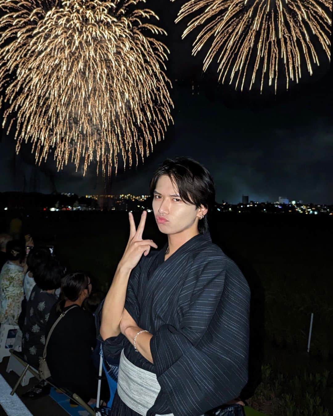 中里真哉斗のインスタグラム：「Fireworks so beautiful🫶🫶 ・ ・ ・ ・ ・ ・ ・ ・ ・ ・ ・ ・ ・ ・ ・ #fashion #03 #fyp #foryou  #Japan #Japanlife #Japanese #Japaneseboy #lifestyle #Tokyo #tokyolife #outfit#ootd#street#memories #workout  #summerfestival  #fireworks」