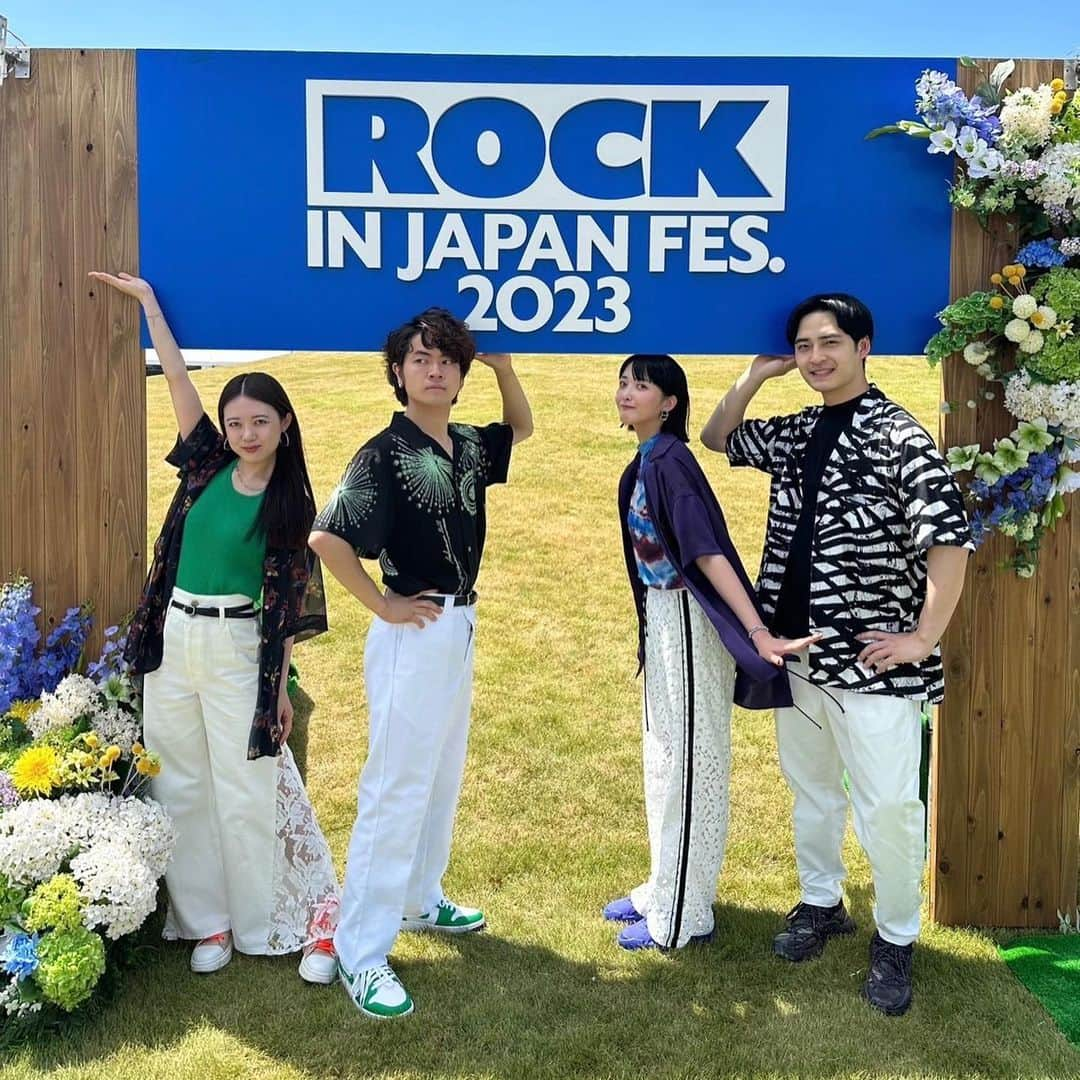 緑黄色社会さんのインスタグラム写真 - (緑黄色社会Instagram)「. 2023.8.5 【ROCK IN JAPAN FESTIVAL 2023】 Thank you‼️  写真は#ロッキン で森七菜さんと📸 @mori.chan.7  @nana_mori_official   本日21時より「#真夏のシンデレラ」第5話放送 どんな展開になるのか待ちきれません🐳  そして22時より「#サマータイムシンデレラ」 Music Video公開🎥 ドラマと合わせて是非ご覧ください🏖️」8月7日 19時35分 - ryokushaka_official