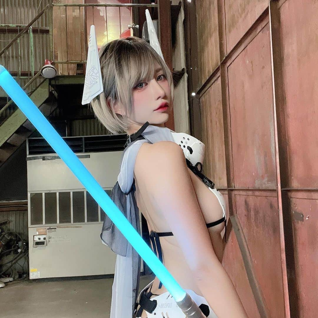 天使梨桜のインスタグラム：「⠀  ⠀  Cyber girl 🤍🩵 ⠀  #自撮り #セルフィー  #セルフィー女子  #selfie #japangirl  #cyber  #サイバー #ウィッグ #ショート #ウィッグ女子  #中央町戦術工芸  ⠀」