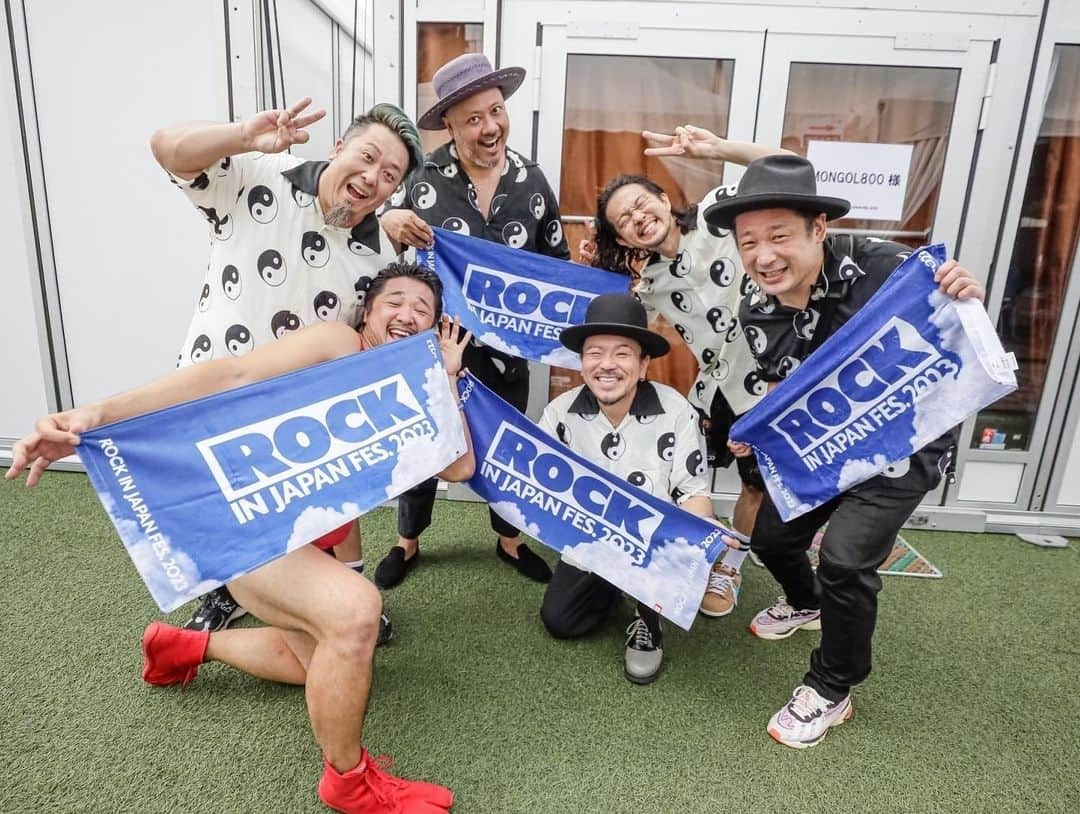 シーサーさんのインスタグラム写真 - (シーサーInstagram)「． ． モンパチで ROCK IN JAPAN FES 2023  夏フェス2発目 朝イチのGRASS STAGEも これまた絶景＆ナイスシンガロング♬  あっという間に夏終わりそうだもんで、 まだまだ夏追いかけないと!! ありがとうございました〜 ピス！  📸2〜10 @saru_0305   #MONGOL800 #モンパチ #モンパチ25th #RIJF2023 #rockinjapan #ロッキン #おじさんたちと踊ろう #ギニュー特戦隊」8月7日 19時18分 - __seasir__