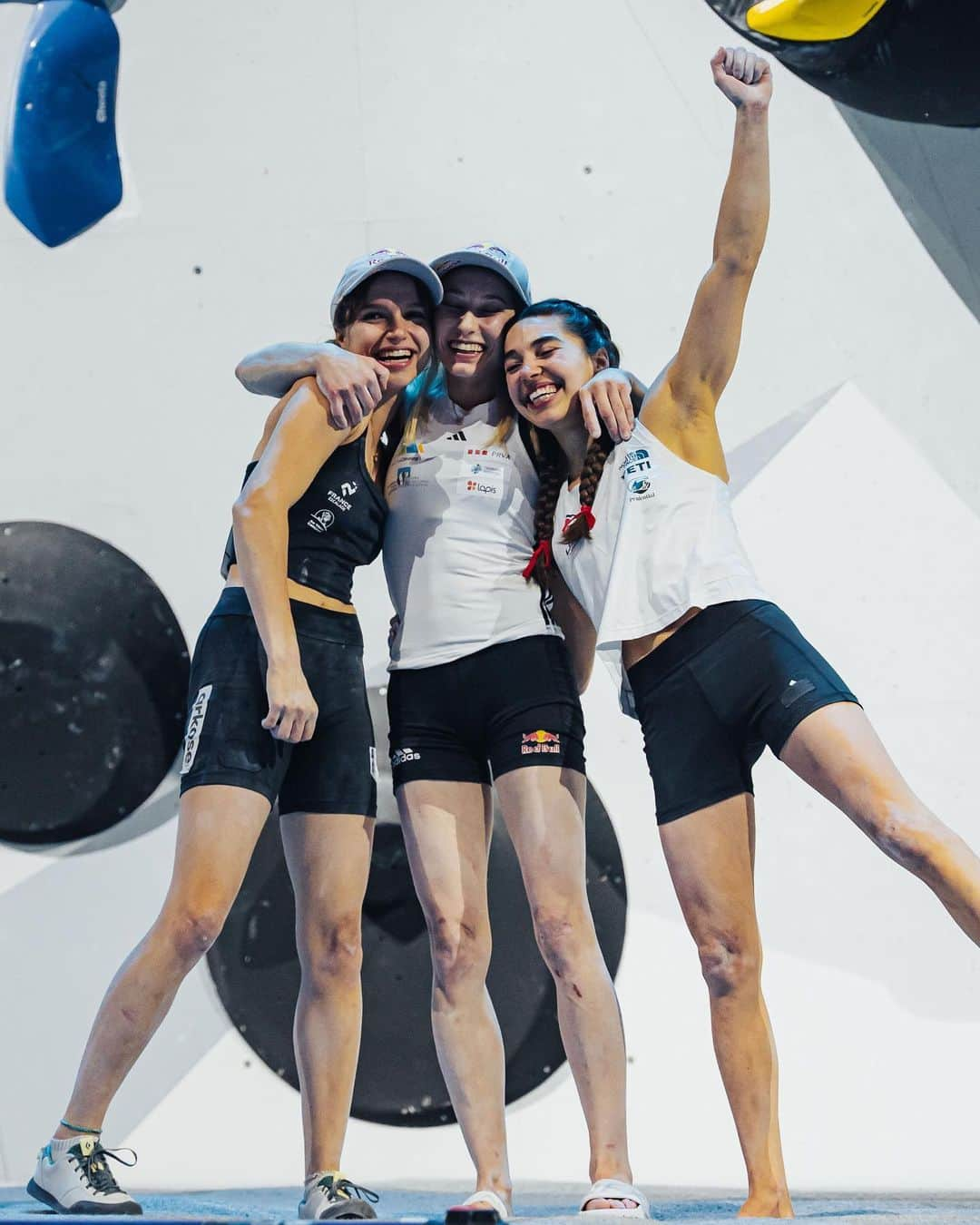 ブルック・ラバウトゥーのインスタグラム：「Boulder World Champion bronze medalist 🥉🤩 • An electrifying night. The final round was full of ups and downs but in the end it was enough to stand on the podium with these incredible girls @janja_garnbret @oriane_bertone . True inspirations and role models, I’m proud of what we can achieve together. Thank you for all the support and making my smile so big. It’s been one hell of a week so far, but I still have fire in my eyes and so much left to give  ❤️‍🔥🫶 • 📸 @lenadrapella @ifsclimbing @gajdaphotography」